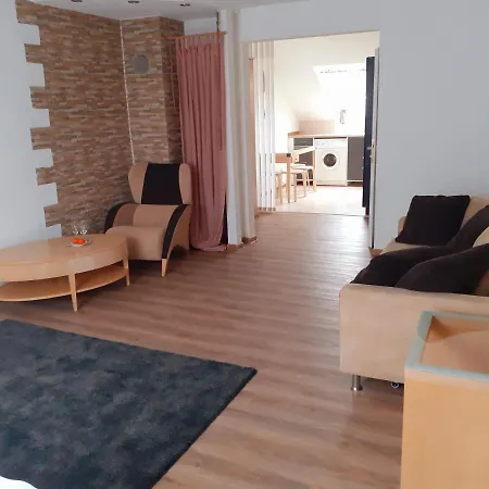 Apartment City Metzingen Ройтлинген Экстерьер фото