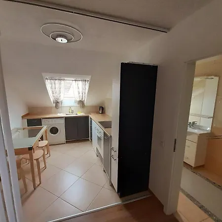 Apartment City Metzingen Ройтлинген Экстерьер фото